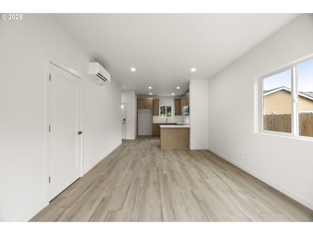 5868 N MISSOURI Ave 5, Portland, OR 97217