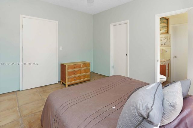 910 N 14th Ct, Hollywood, FL 33020