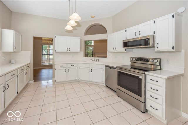 11179 Avery Row, Fishers, IN 46038