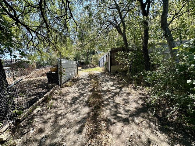 1001 NW Loraine Street, Fort Worth, TX 76106