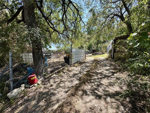 1001 NW Loraine Street, Fort Worth, TX 76106