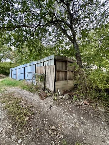 1001 NW Loraine Street, Fort Worth, TX 76106