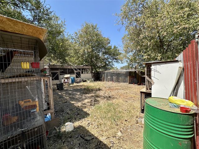 1001 NW Loraine Street, Fort Worth, TX 76106