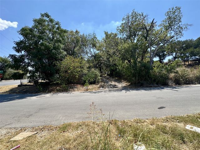 1001 NW Loraine Street, Fort Worth, TX 76106