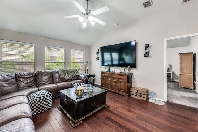 8121 Misty Water Drive, Fort Worth, TX 76131