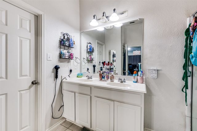 8121 Misty Water Drive, Fort Worth, TX 76131