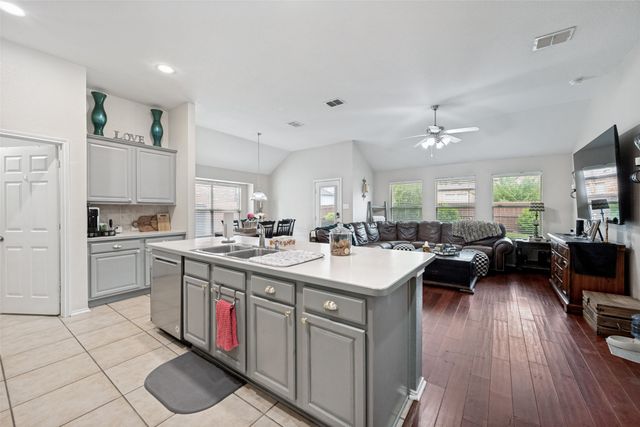 8121 Misty Water Drive, Fort Worth, TX 76131