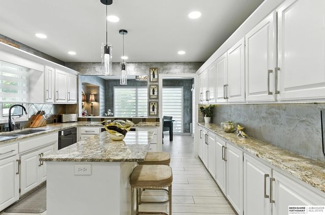 16228 Bancroft Circle, Omaha, NE 68130