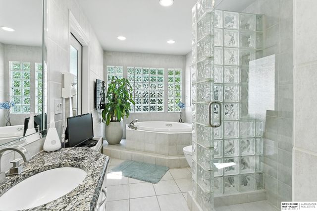 16228 Bancroft Circle, Omaha, NE 68130