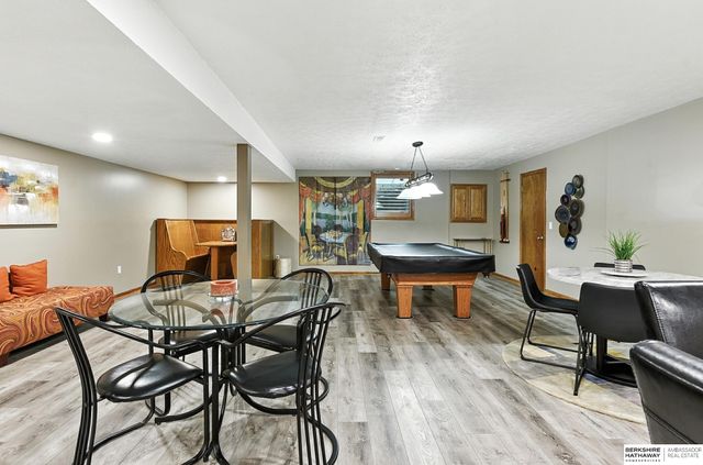 16228 Bancroft Circle, Omaha, NE 68130