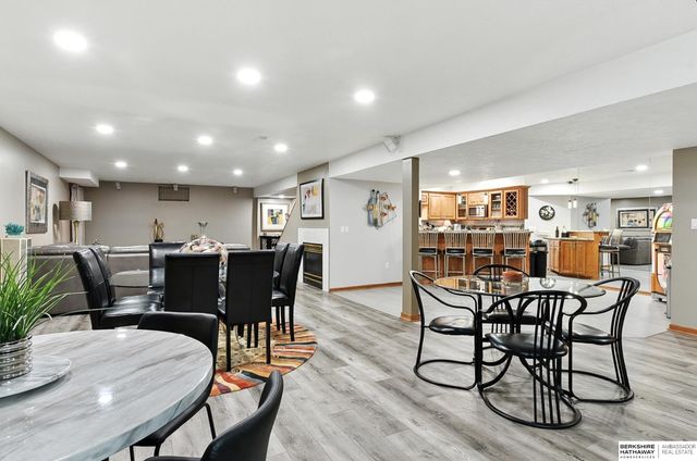 16228 Bancroft Circle, Omaha, NE 68130