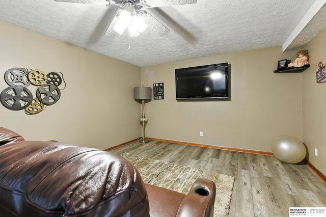 16228 Bancroft Circle, Omaha, NE 68130