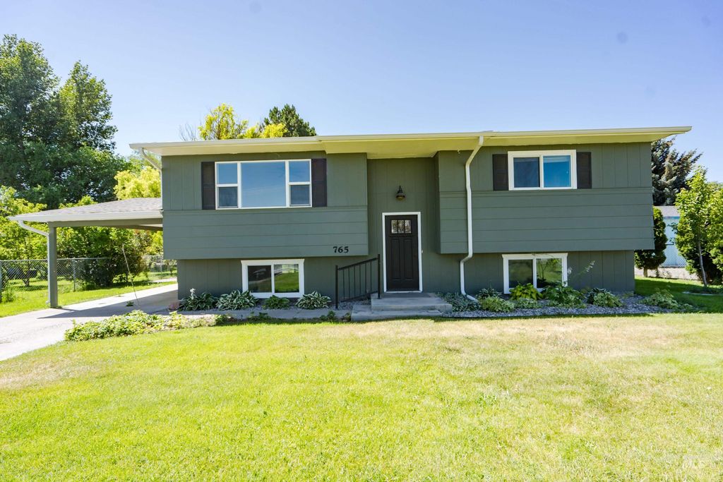 765 14th Street, Heyburn, ID 83336