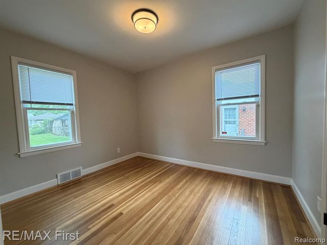 22921 Gaukler Street, Saint Clair Shores, MI 48080