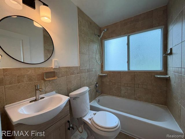 22921 Gaukler Street, Saint Clair Shores, MI 48080
