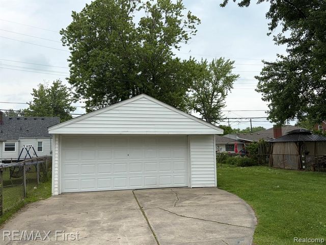 22921 Gaukler Street, Saint Clair Shores, MI 48080
