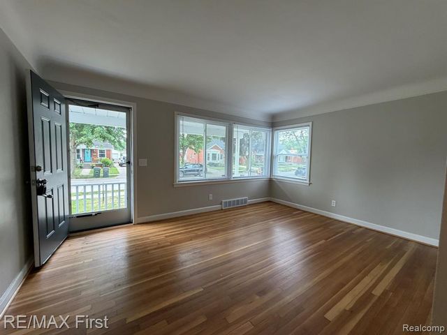 22921 Gaukler Street, Saint Clair Shores, MI 48080