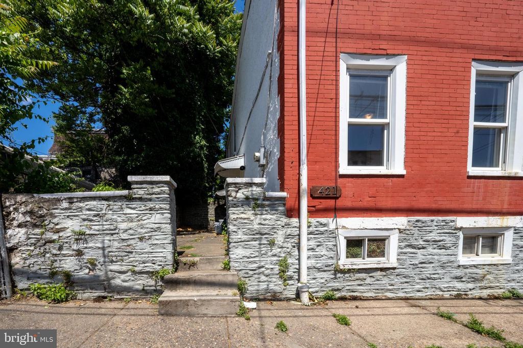 421 E MECHANIC STREET, Philadelphia, PA 19144