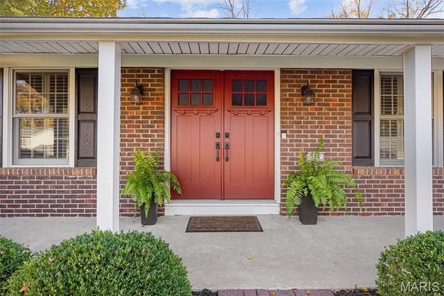 114 Breezeview Drive, Ballwin, MO 63021