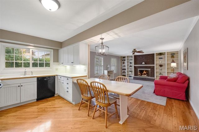 114 Breezeview Drive, Ballwin, MO 63021