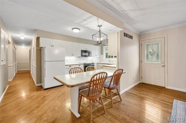 114 Breezeview Drive, Ballwin, MO 63021