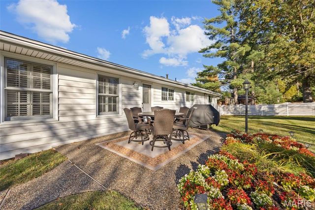 114 Breezeview Drive, Ballwin, MO 63021