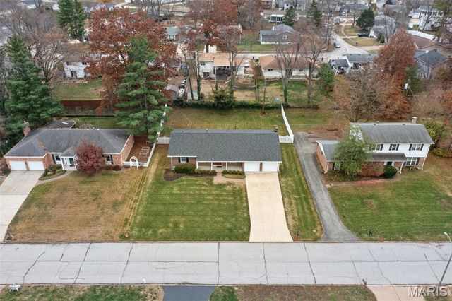 114 Breezeview Drive, Ballwin, MO 63021