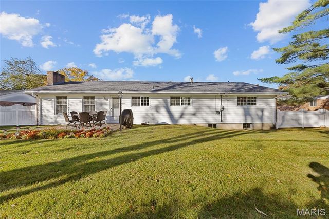 114 Breezeview Drive, Ballwin, MO 63021