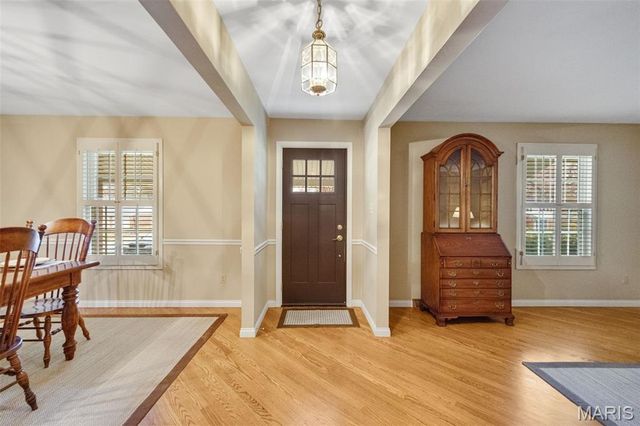 114 Breezeview Drive, Ballwin, MO 63021