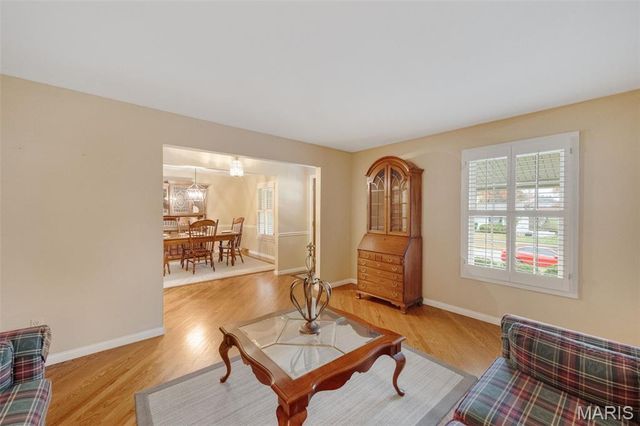 114 Breezeview Drive, Ballwin, MO 63021