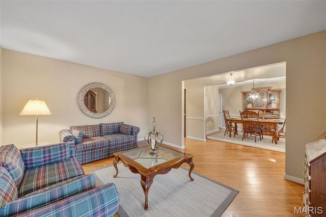 114 Breezeview Drive, Ballwin, MO 63021