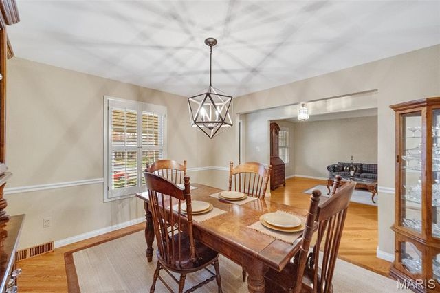 114 Breezeview Drive, Ballwin, MO 63021