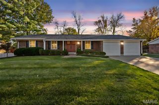 114 Breezeview Drive, Ballwin, MO 63021