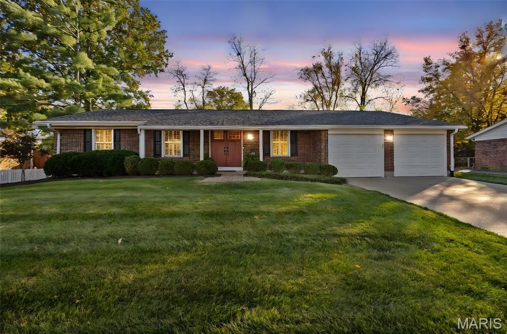 114 Breezeview Drive, Ballwin, MO 63021