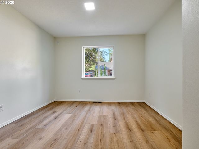 605 IDYLWOOD Dr, Salem, OR 97302