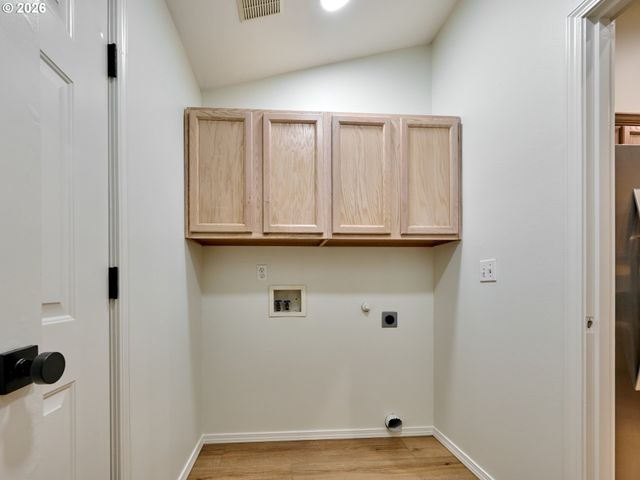 605 IDYLWOOD Dr, Salem, OR 97302