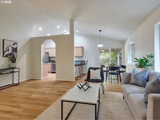 605 IDYLWOOD Dr, Salem, OR 97302