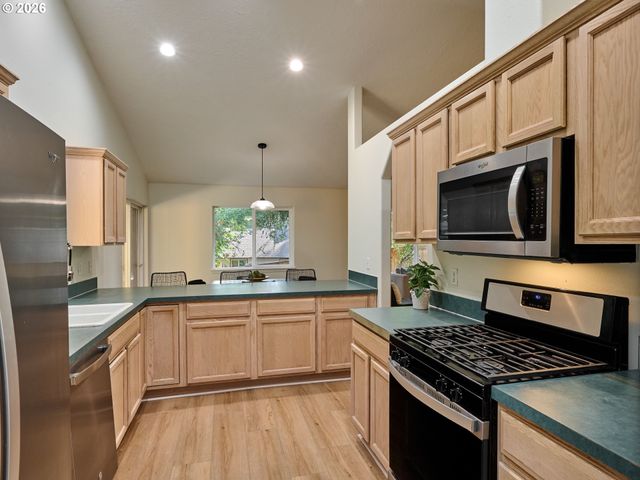 605 IDYLWOOD Dr, Salem, OR 97302