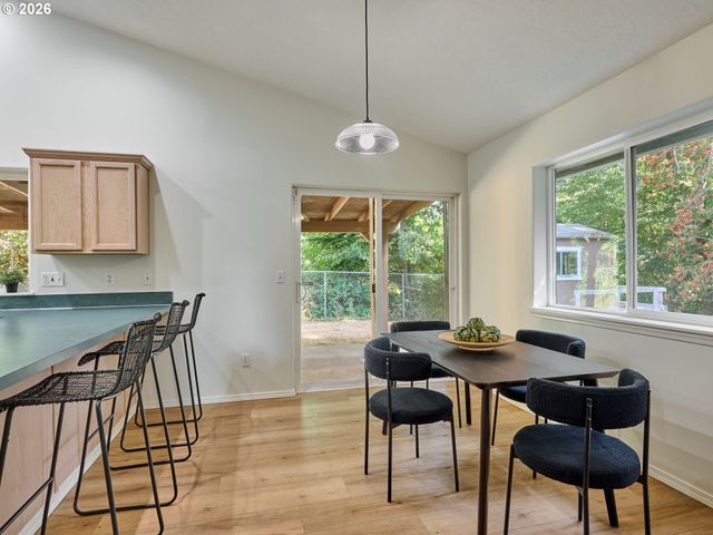 605 IDYLWOOD Dr, Salem, OR 97302