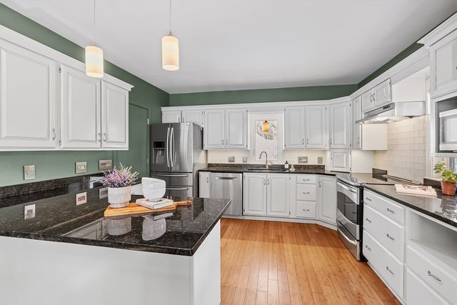 4 Essex 4, Wayland, MA 01778