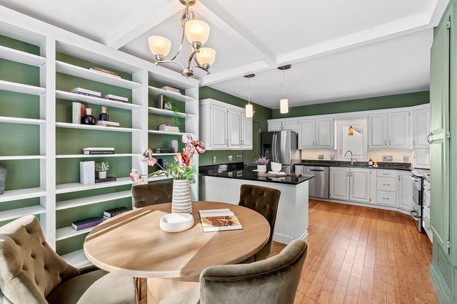 4 Essex 4, Wayland, MA 01778