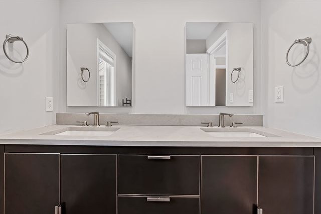 4 Essex 4, Wayland, MA 01778