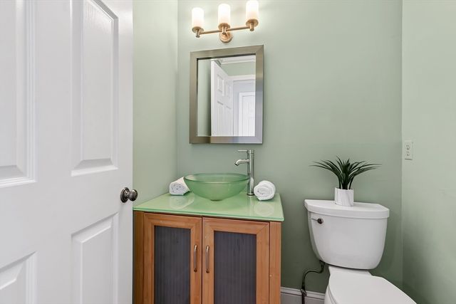 4 Essex 4, Wayland, MA 01778