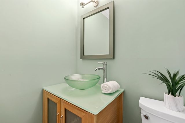 4 Essex 4, Wayland, MA 01778