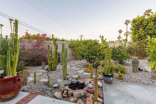 980 N Biskra Road, Palm Springs, CA 92262