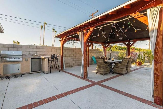 980 N Biskra Road, Palm Springs, CA 92262