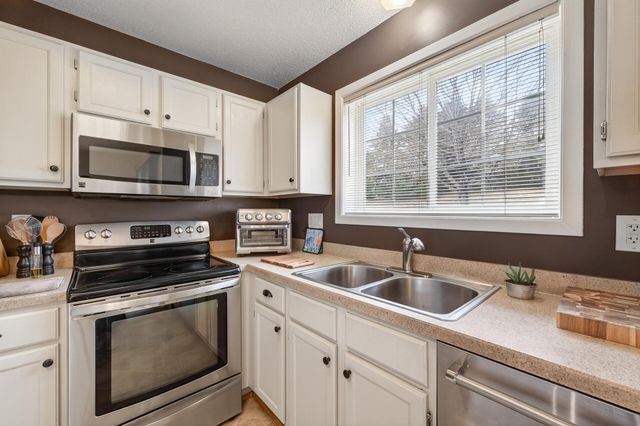 8763 Bechtel Avenue 152, Inver Grove Heights, MN 55076