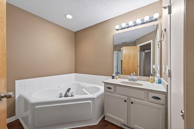 8763 Bechtel Avenue 152, Inver Grove Heights, MN 55076