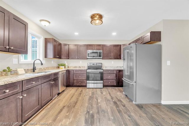 4080 Lancaster Drive, Fort Gratiot, MI 48059