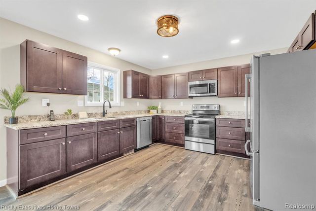 4080 Lancaster Drive, Fort Gratiot, MI 48059